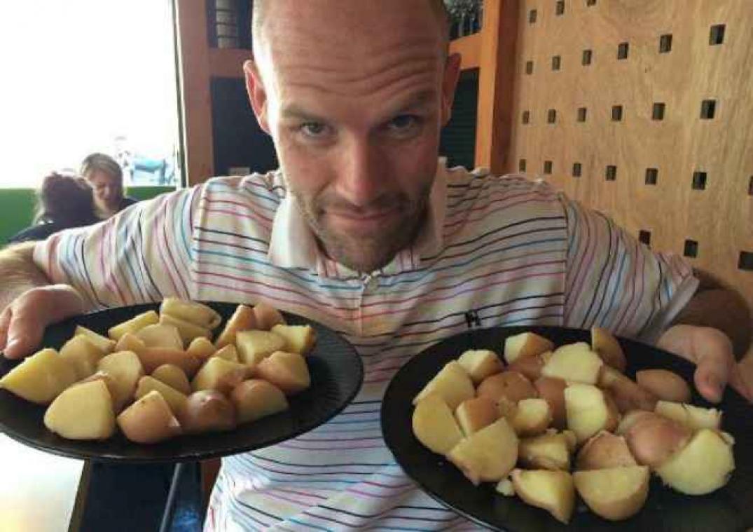 Man valt 50 kilo af door enkel aardappels te eten