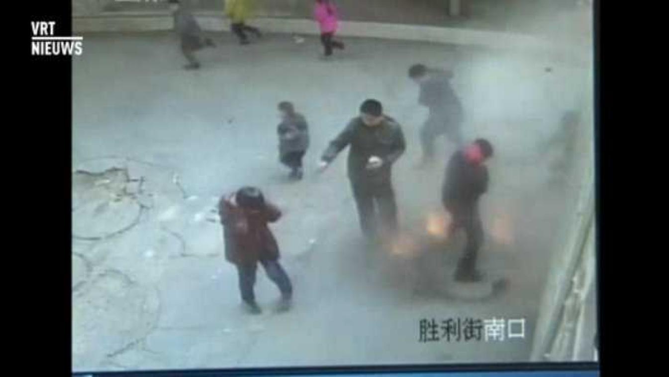 Riooldeksel vloert Chinese vuurwerkjongen
