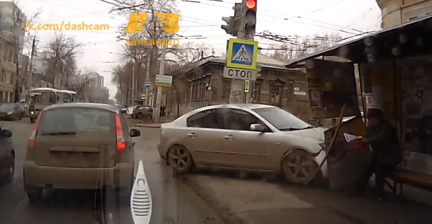 Compilatie: de gevaarlijkste auto-ongelukken in Rusland