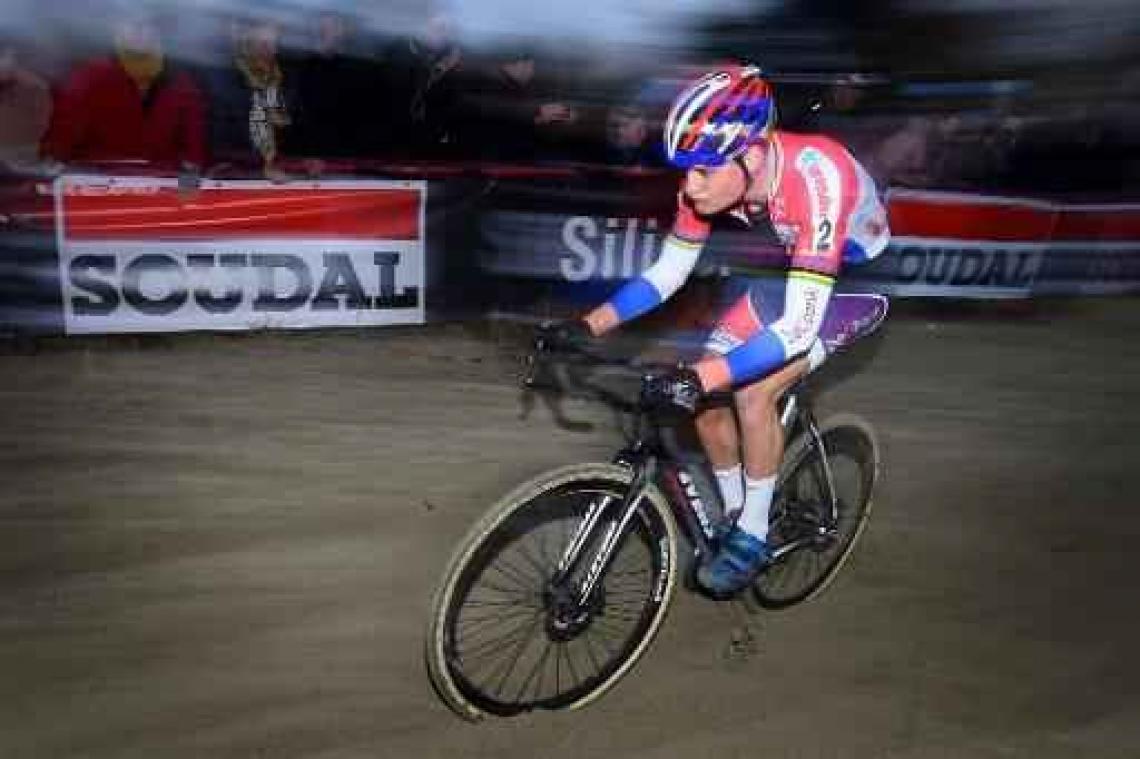 Van der Poel opnieuw te sterk voor Van Aert