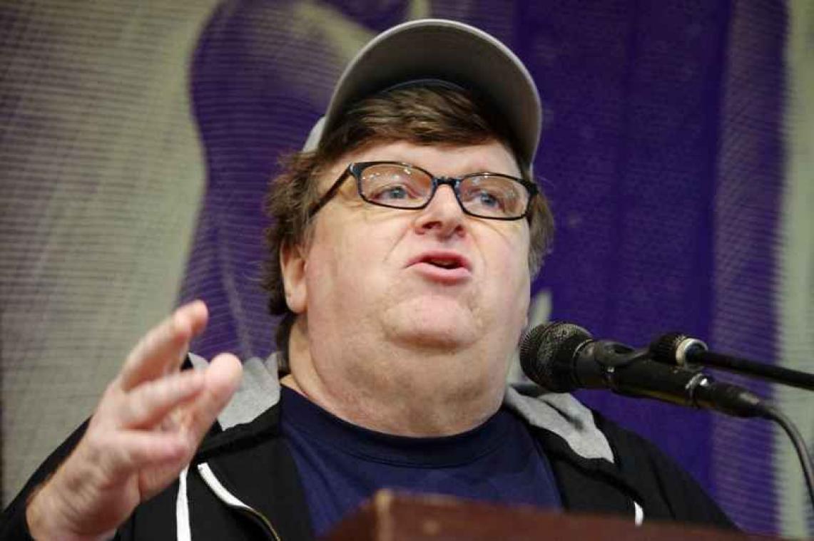 Michael Moore belooft boete afvallige kiesmannen te betalen
