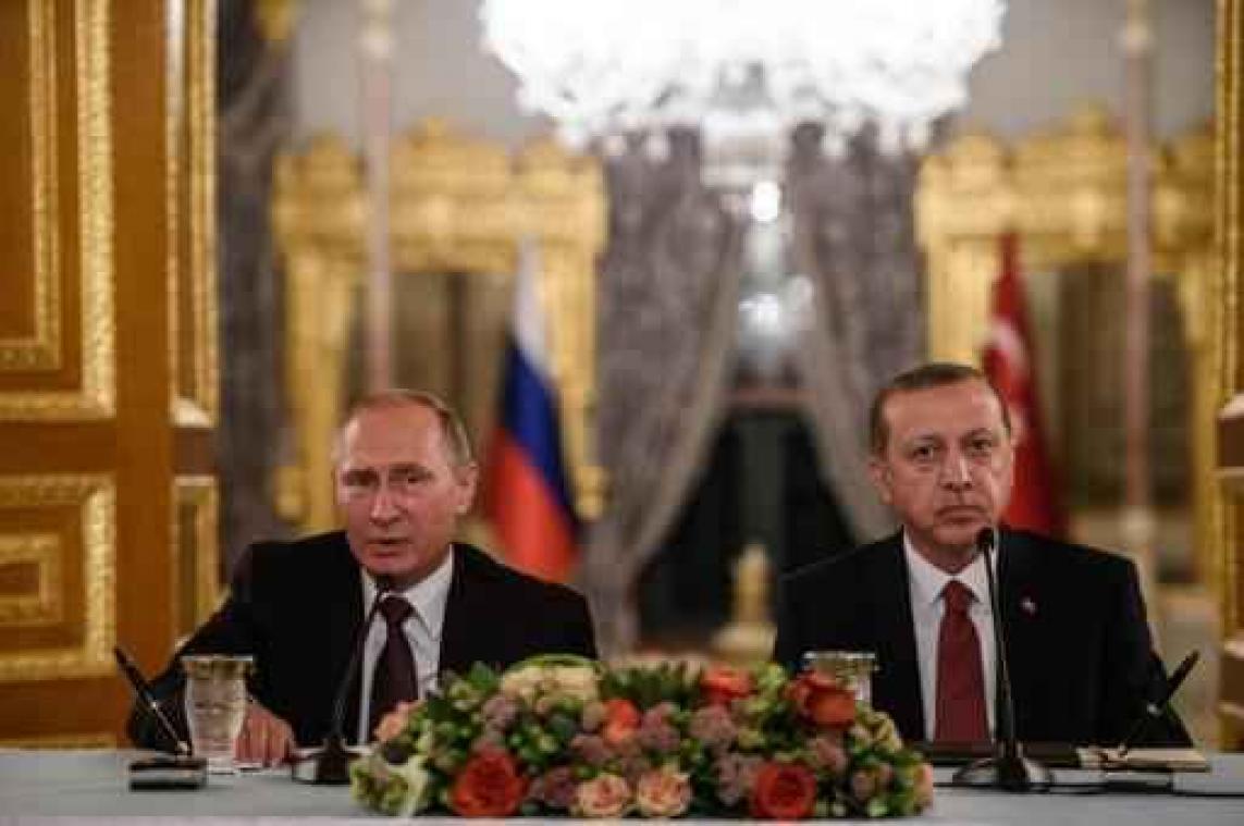 Russische ambassadeur doodgeschoten - Erdogan belde met Poetin