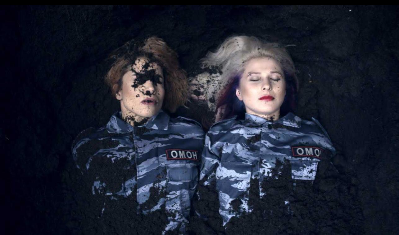 Nieuwe videoclip Pussy Riot opgedragen aan laatste woorden Eric Garner