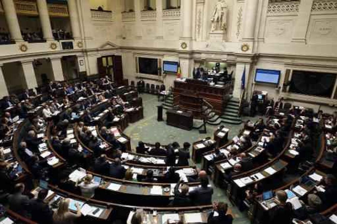 Kamer start begrotingsdebat met minuut stilte