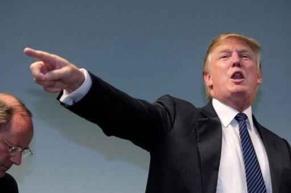 Donald Trump zet Bill Clinton op zijn plaats