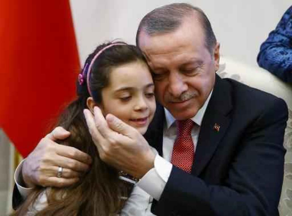 Erdogan ontvangt meisje dat vanuit oost-Aleppo twitterde