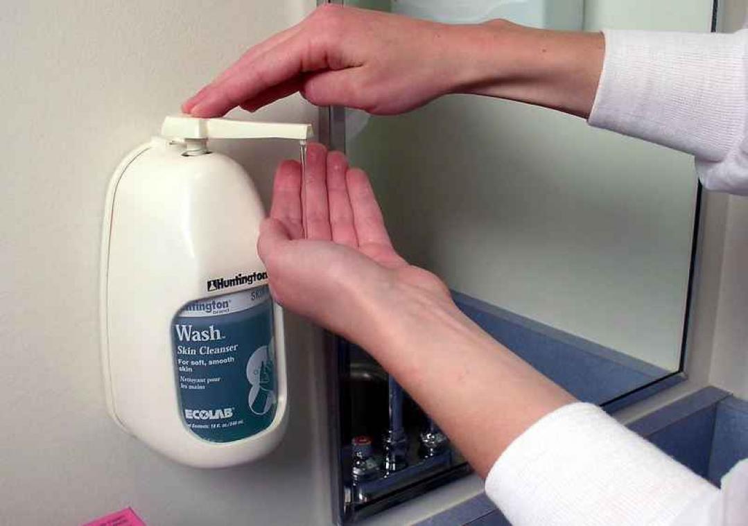 Gezondheidsraad waarschuwt: "Handgels zijn gevaar voor volksgezondheid"