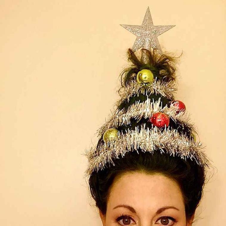 IN BEELD. Olijke kerstboom-kapsels