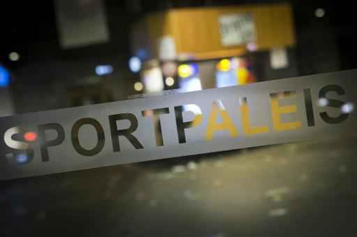 Bezoekers van Sportpaleis testen polsbandjes die hun voorkeuren registreren