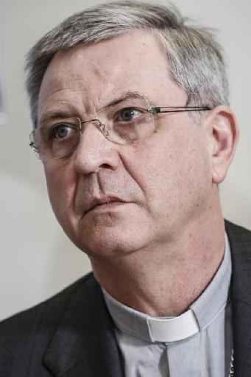 Antwerps bisschop Bonny deelt soep uit voor Welzijnszorg