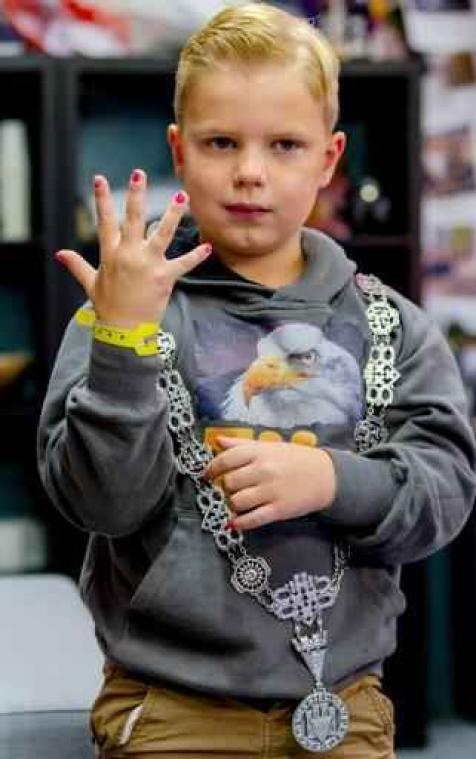 Zieke jongen haalt 2 miljoen euro op bij Nederlandse tegenhanger Music for Life