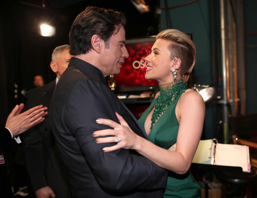 Kus van Travolta tijdens Oscars vereeuwigd op het internet