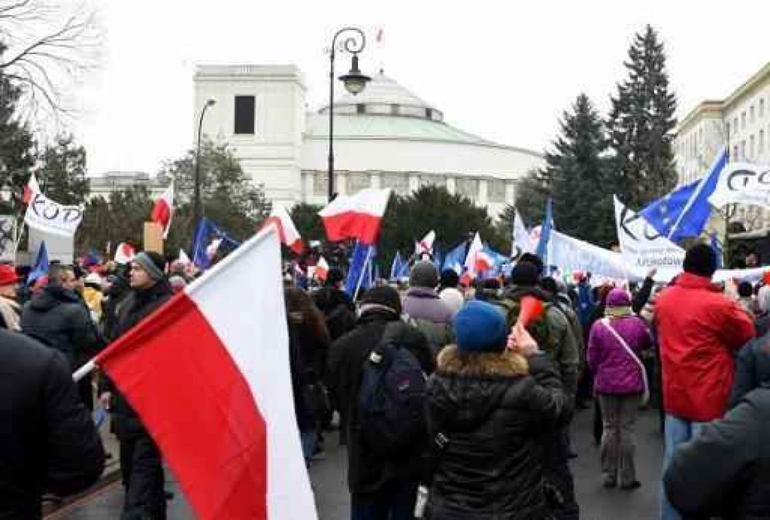 Poolse oppositie zet protest verder tijdens kerstdagen