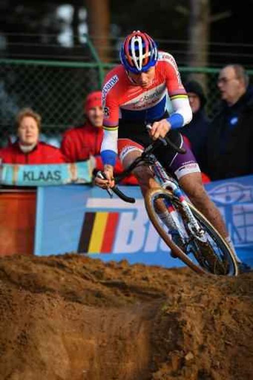 Van der Poel blijft gefrustreerd achter