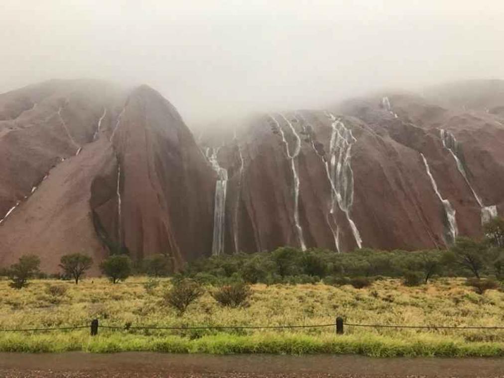 Australische woestijn telt plots tal van watervallen na hevige regen