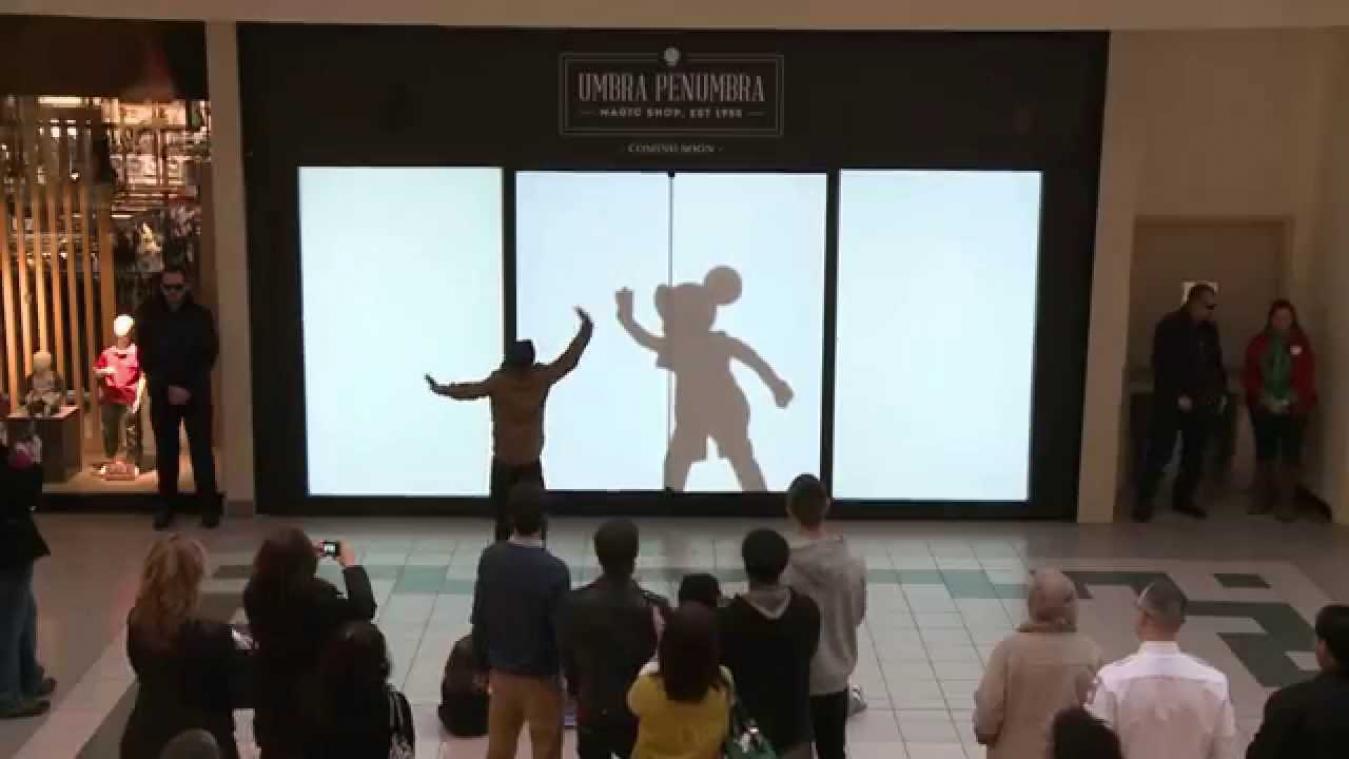 Disneyfiguren verrassen shoppers 