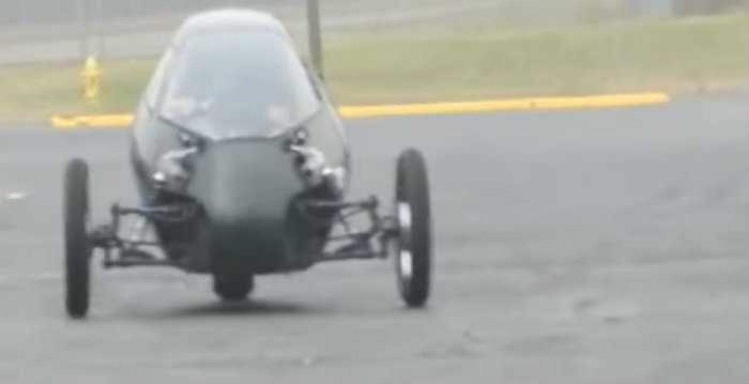 Fietsauto 'Raht Racer' gaat tot 160 km/uur