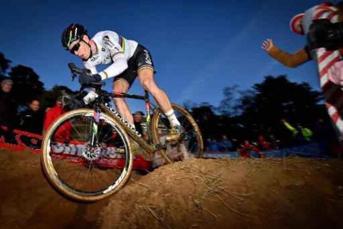Wout van Aert is ook de beste in Azencross