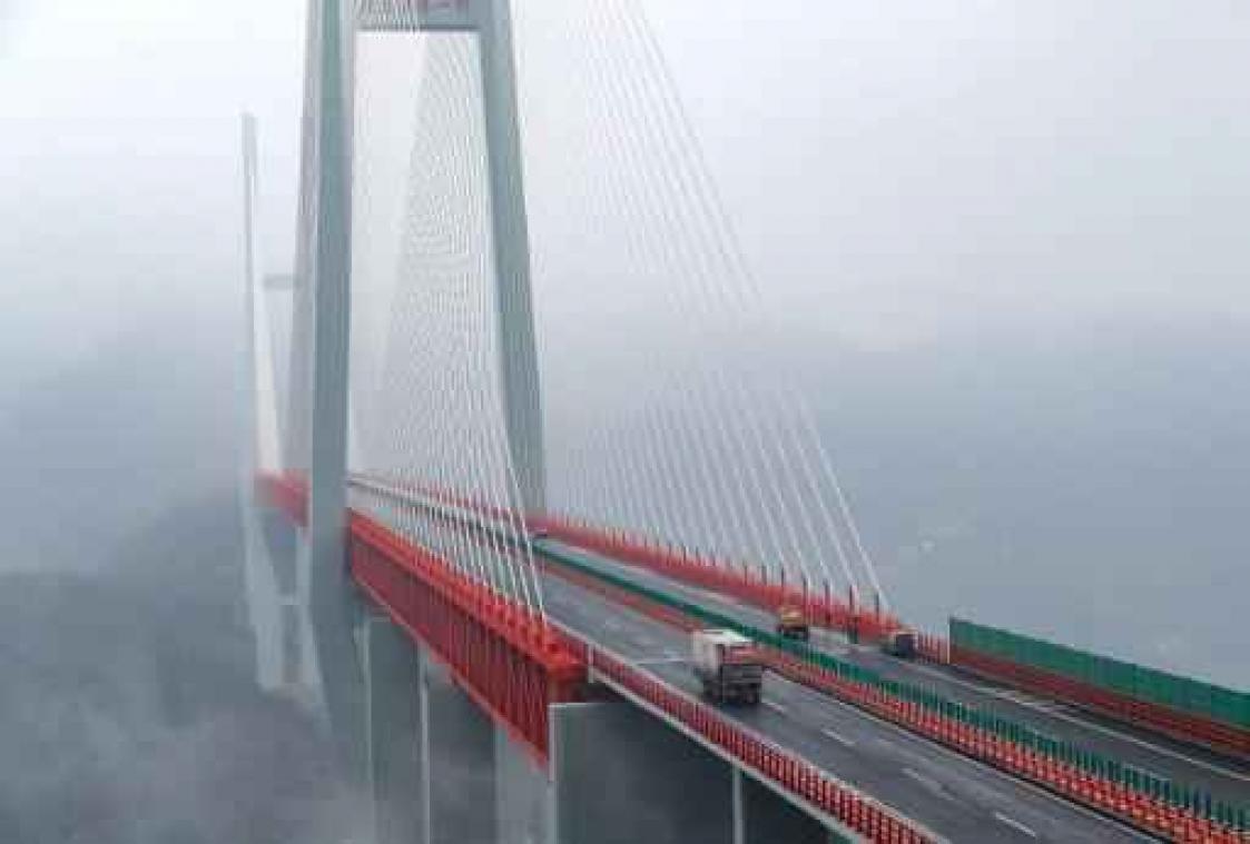 Hoogste brug ter wereld geopend in China