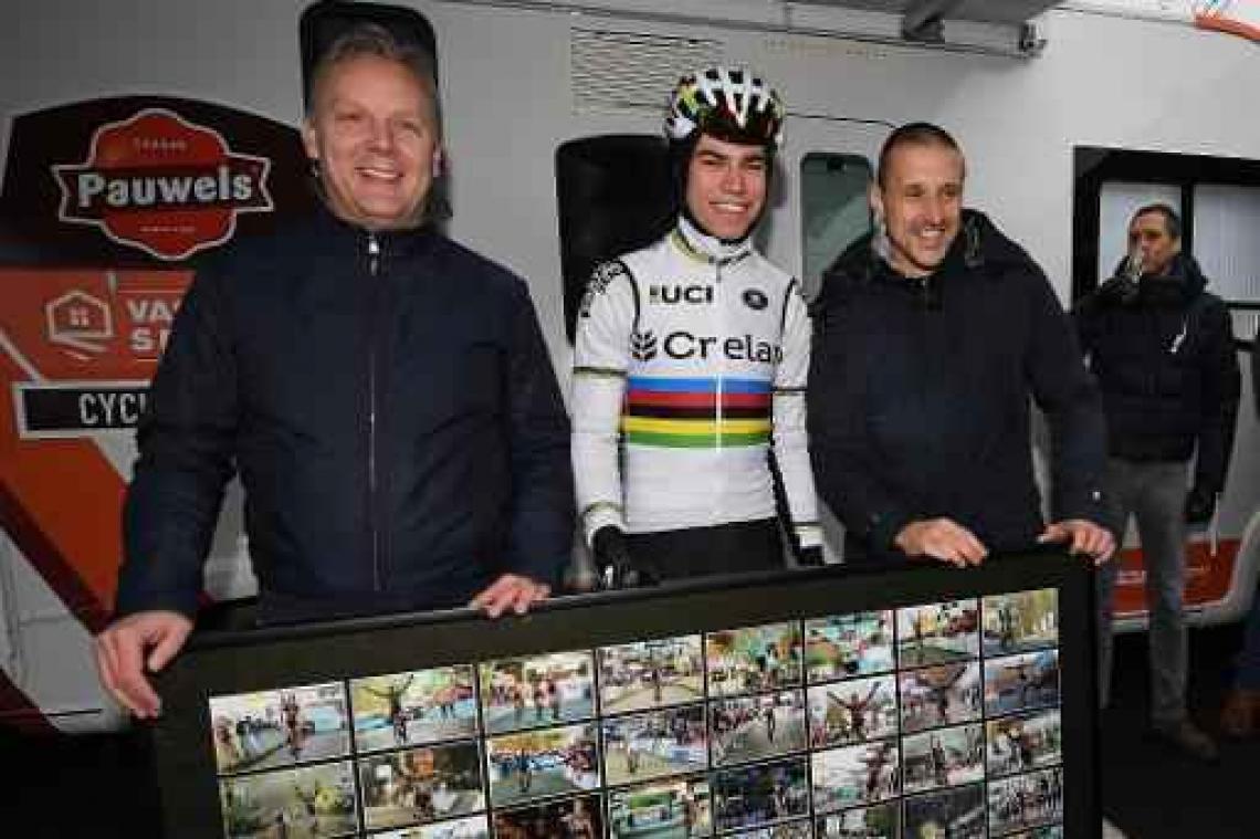 Wout van Aert sprint naar de zege in Bredene