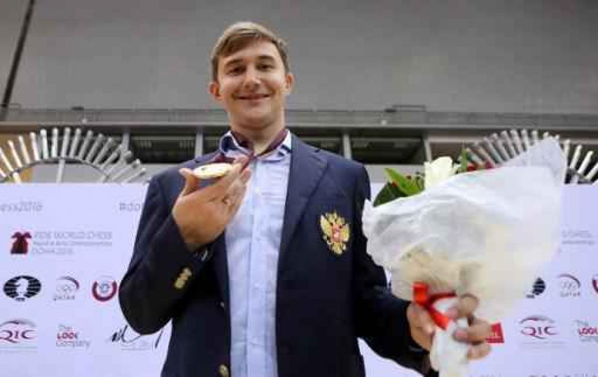 Sergey Karjakin neemt revanche op Magnus Carlsen met wereldtitel in blitzschaak