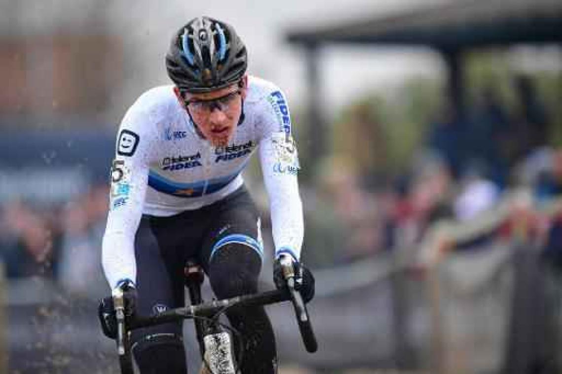 Europees kampioen Toon Aerts snelt naar zege in GP Sven Nys