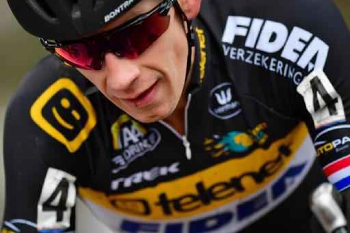 Van der Haar showt nieuwe shirt in Baal