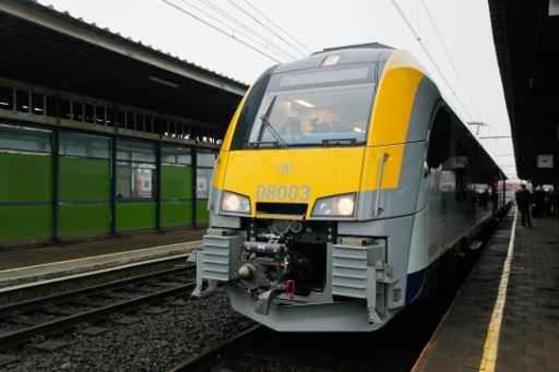 Lege Desiro-trein ontspoord in Vorst