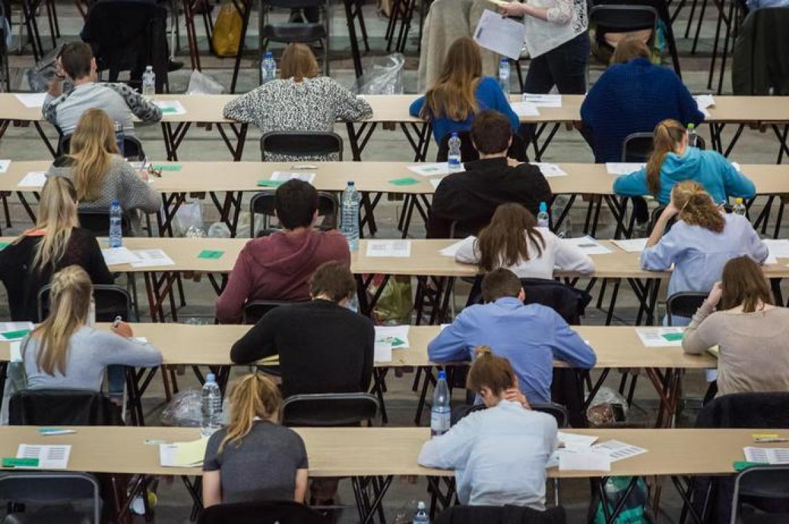 Torfs gekant tegen anonieme examens