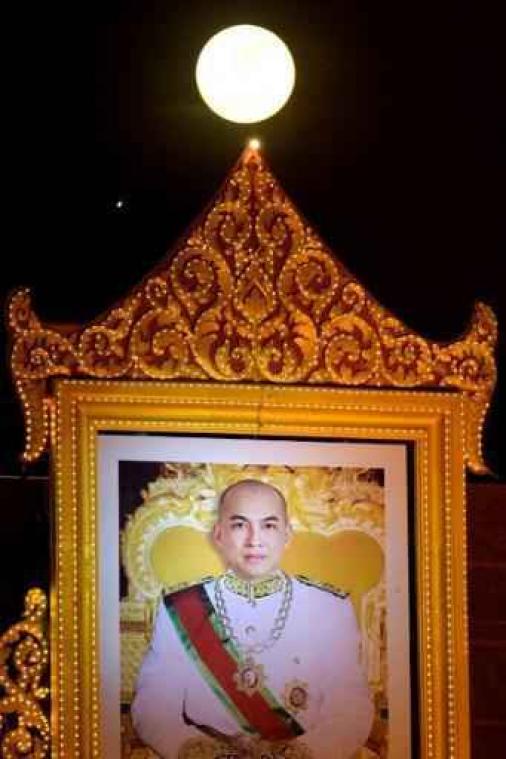 Drie Cambodjanen vervolgd voor homopornografische foto's met koning