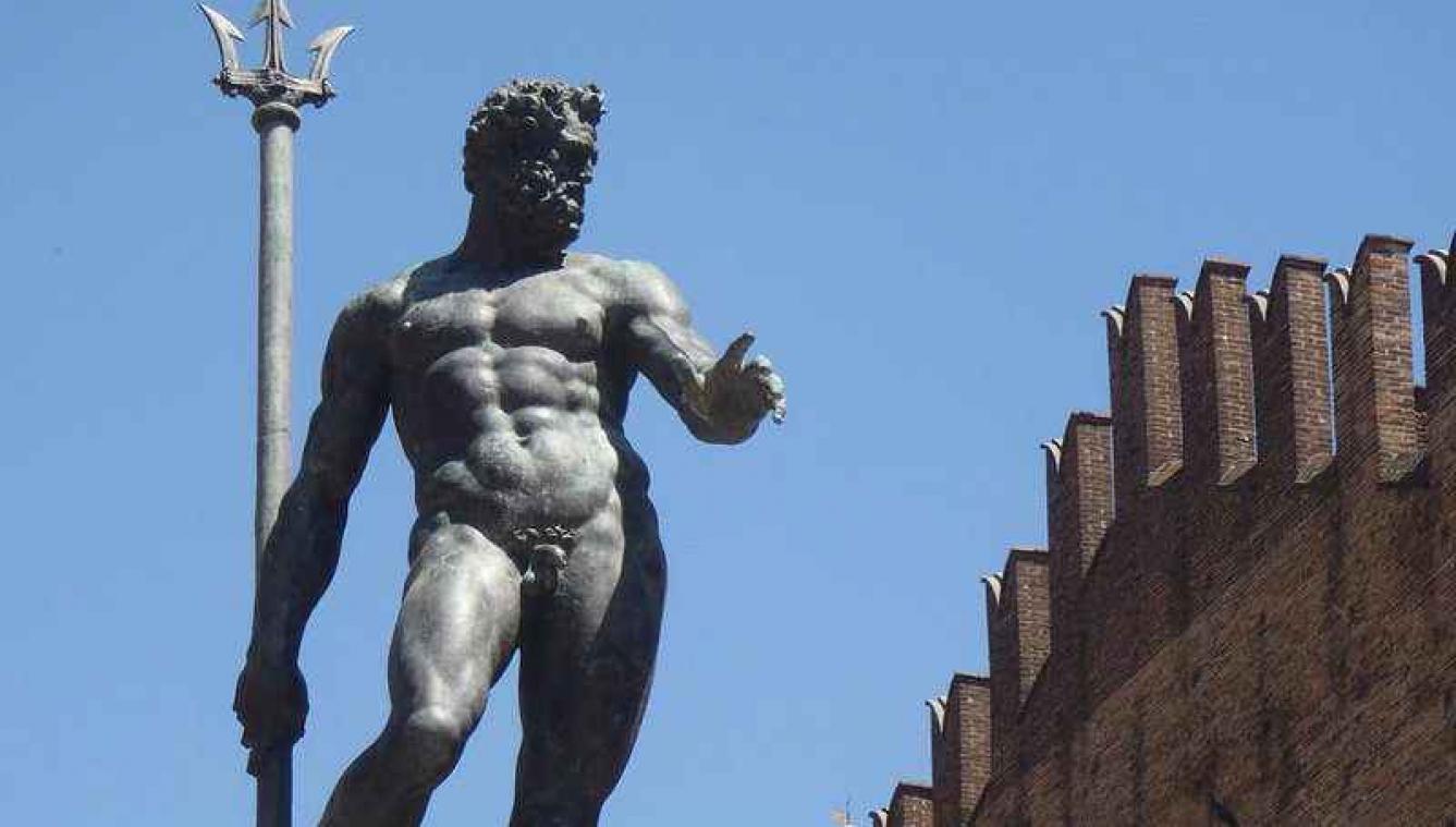 Beeld van Neptunus is te erotisch voor Facebook