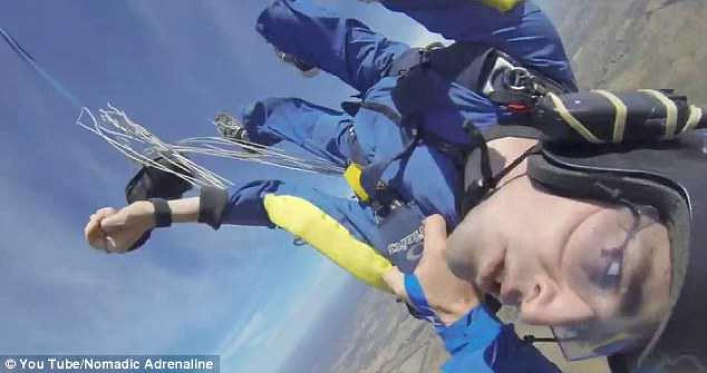Skydiver krijgt epileptische aanval tijdens sprong maar wordt op het nippertje gered