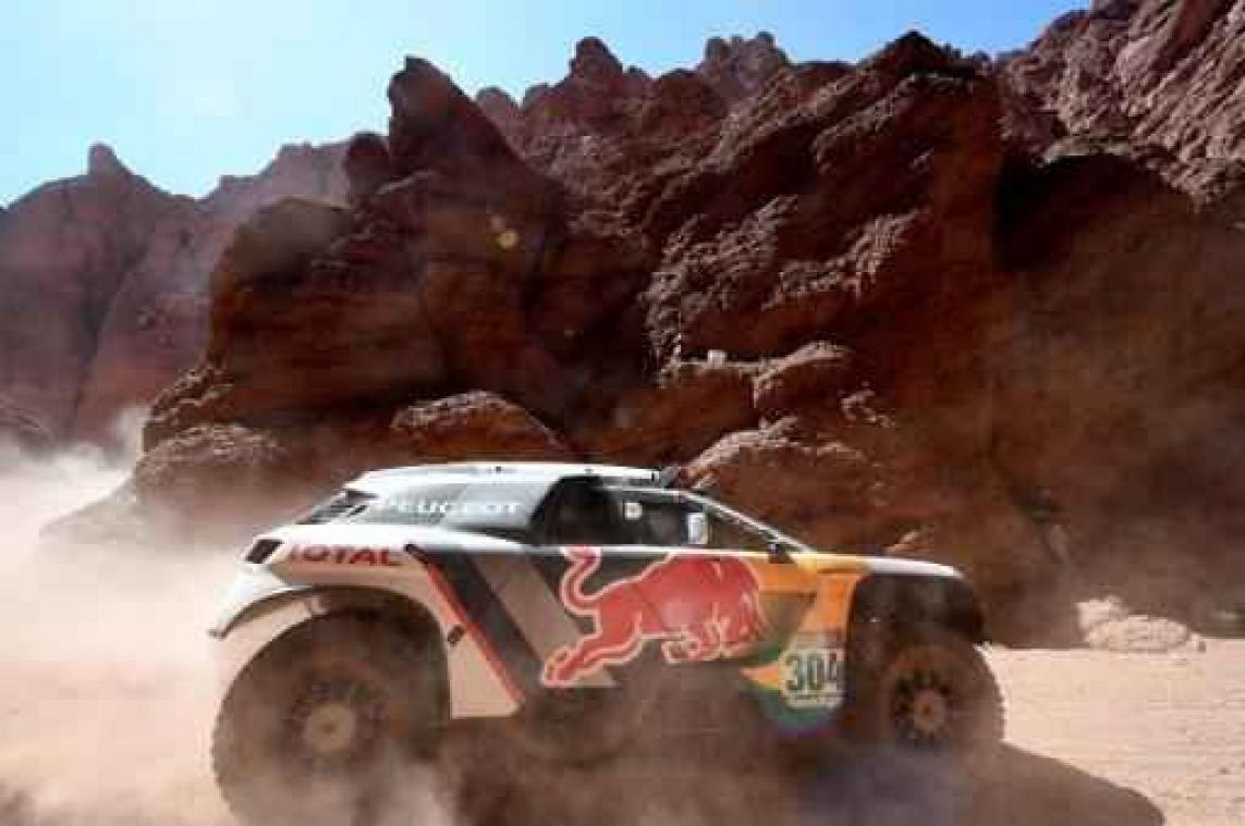 Carlos Sainz (Peugeot) moet strijd in Dakar 2017 staken