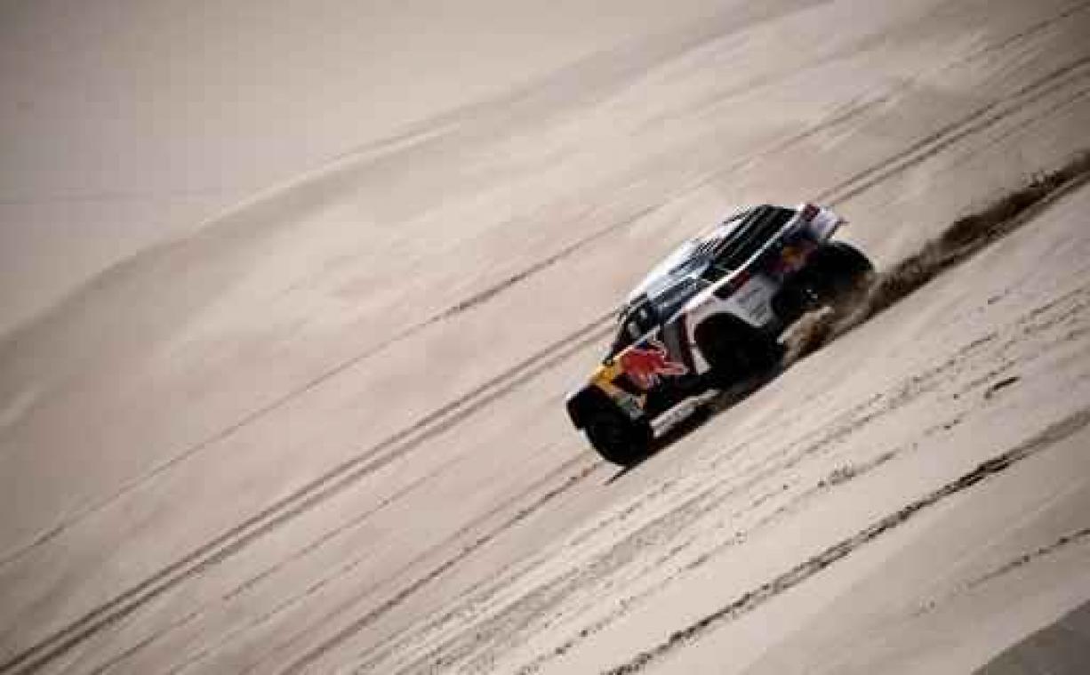 Sébastien Loeb boekt tweede ritzege, Stéphane Peterhansel neemt leiding