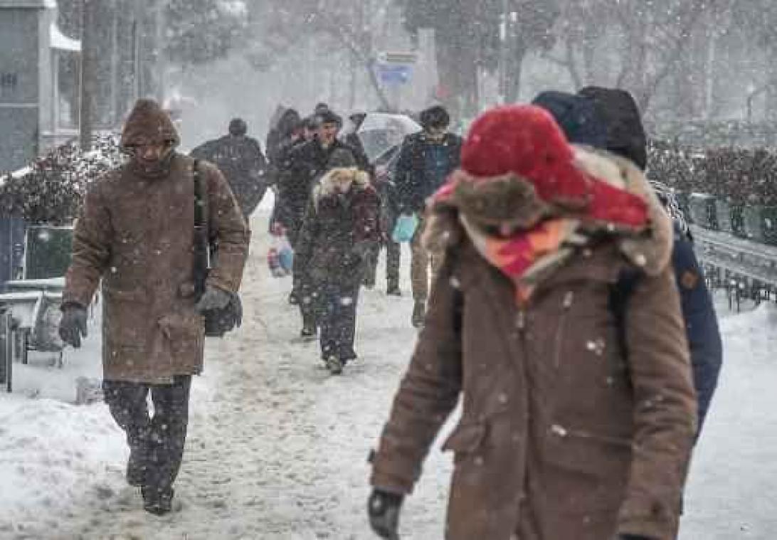 Sneeuwstorm legt Istanboel lam