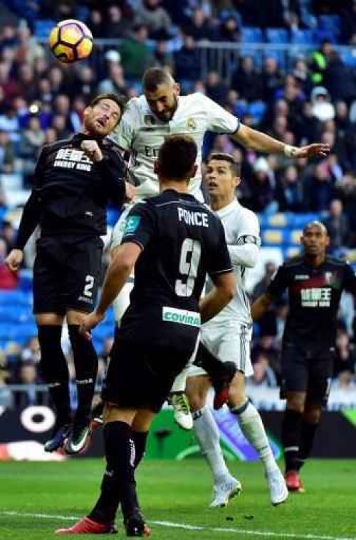 Real Madrid evenaart record Barça na ruime zege tegen Granada