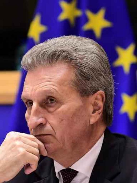 Herbenoemde commissaris Oettinger verdedigt zich in parlement na controversiële uitspraken
