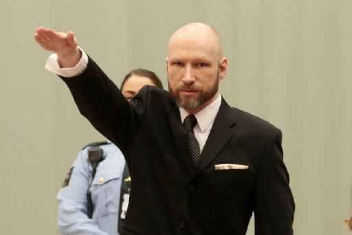Anders Breivik provoceert opnieuw met Hitlergroet in rechtbank