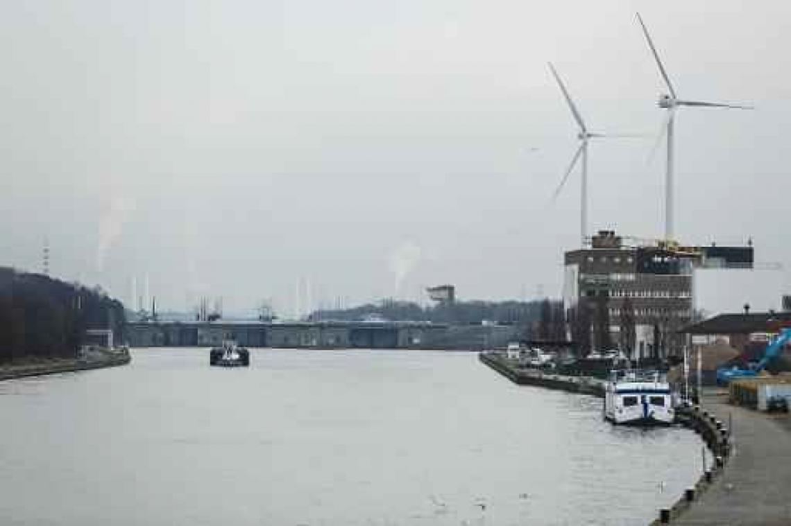 Scheepvaartverkeer Albertkanaal weer normaal na zoutzuurwolk TC Ham