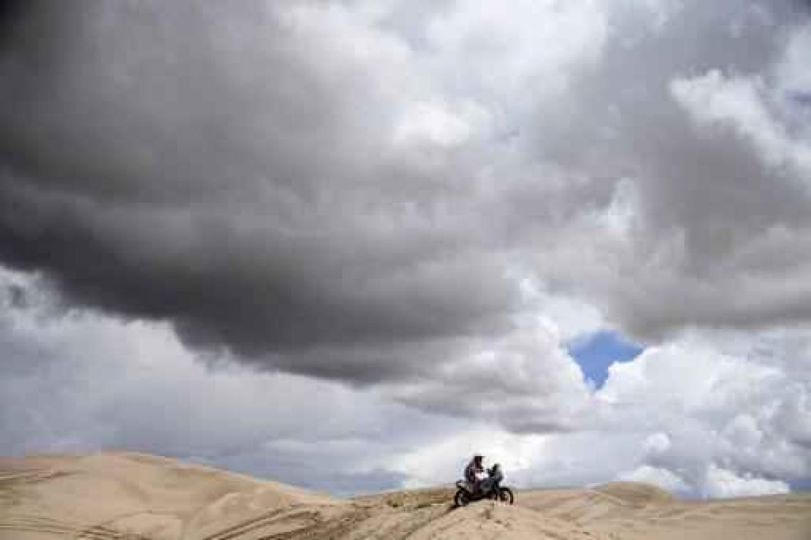 Motorrijder Michaël Metge wint tiende rit van Dakar 2017