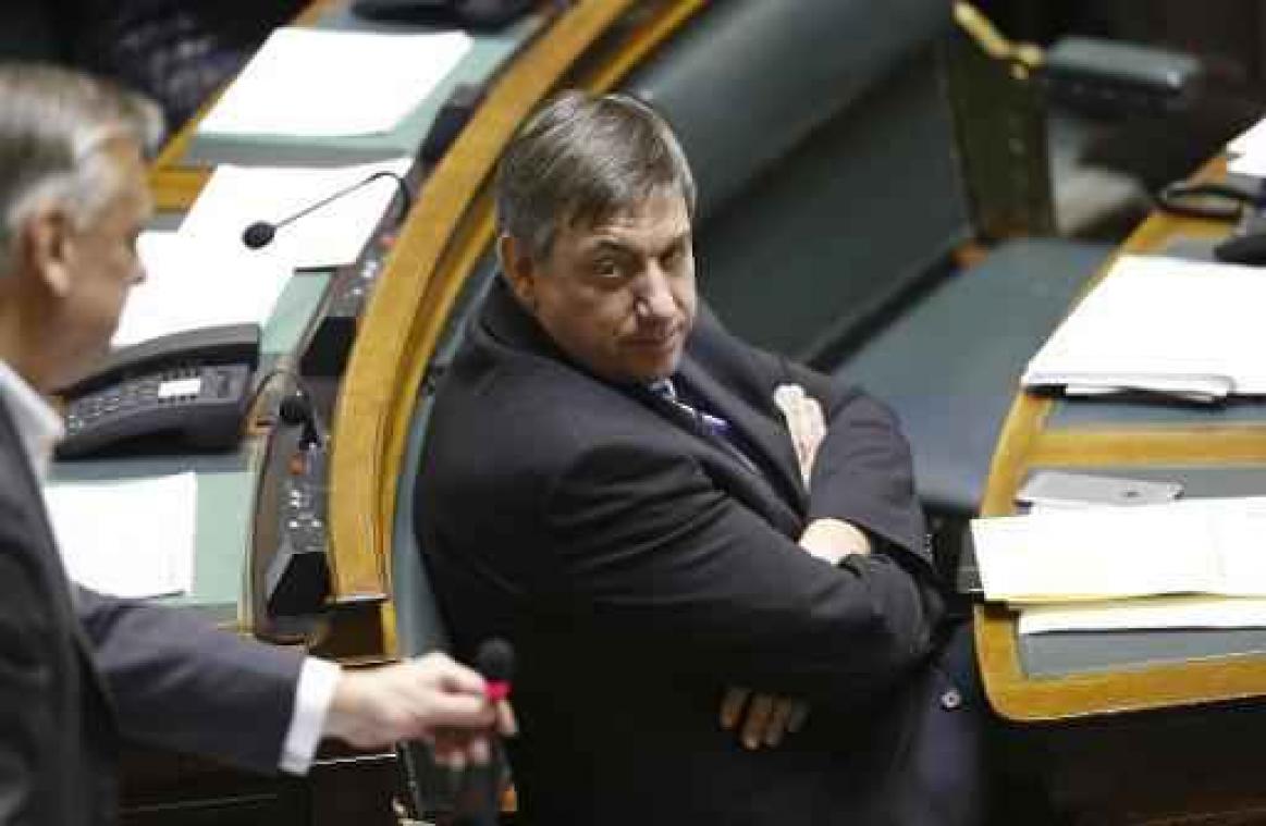 Jan Jambon relativeert moeilijke werkomstandigheden van sommige agenten