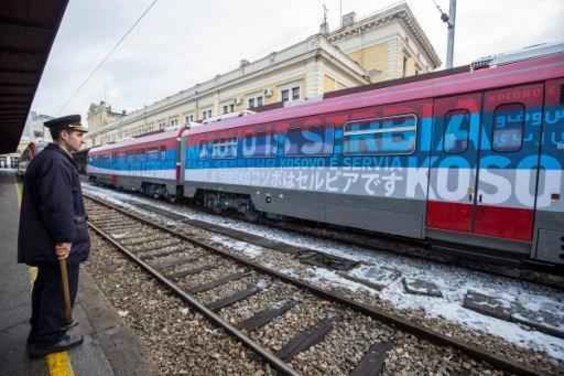 Eerste trein in achttien jaar spoort van Belgrado naar Kosovo