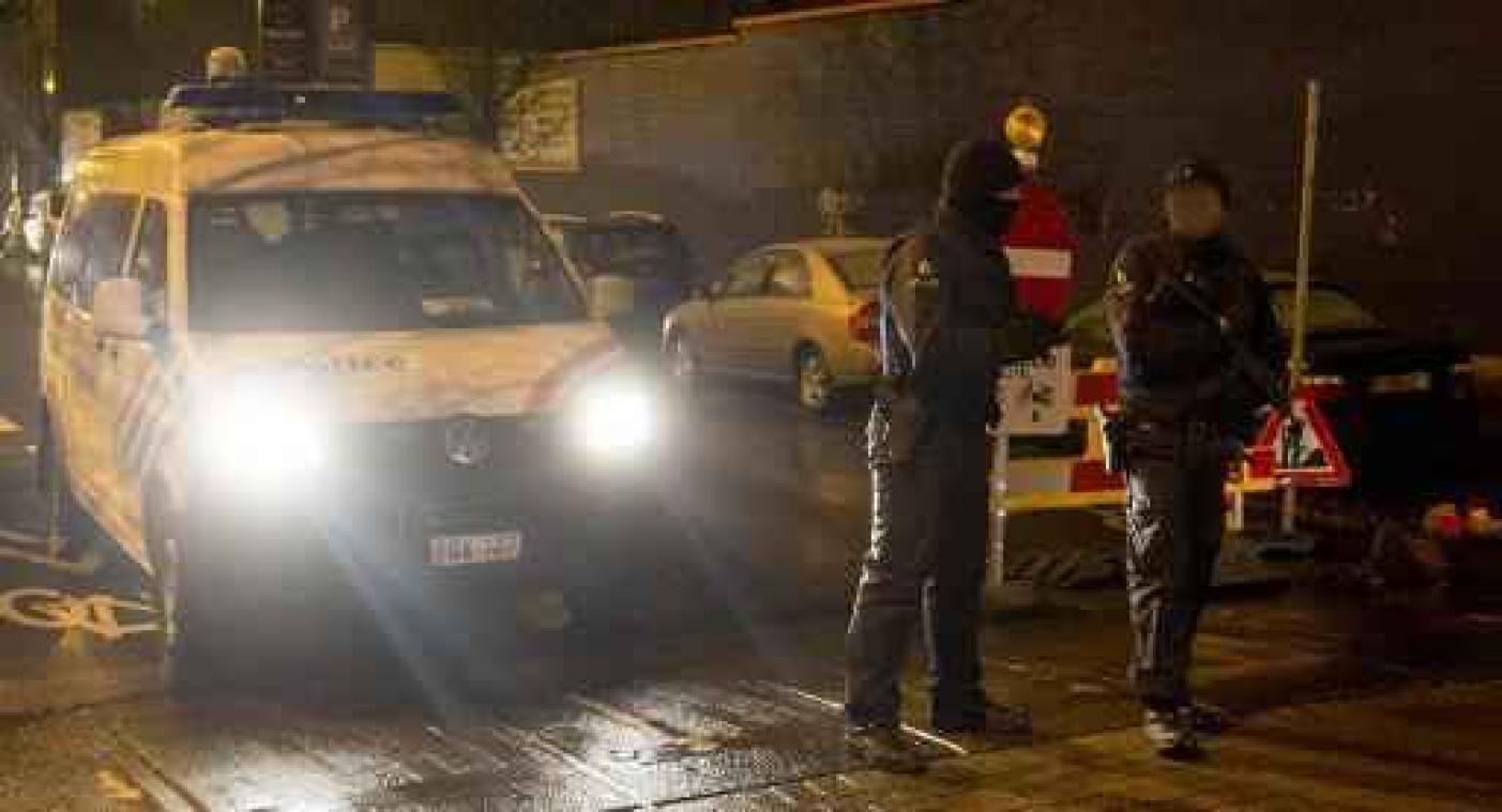 Huiszoekingen Molenbeek: drie opgepakte personen na verhoor vrijgelaten
