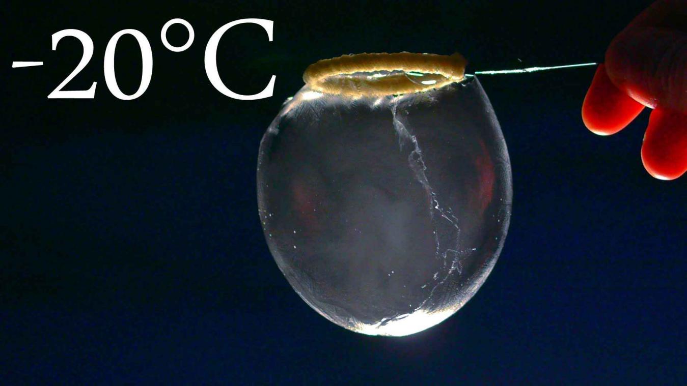 Dit krijg je als je bellen blaast bij extreem koude temperaturen