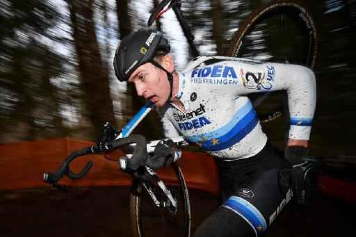 WB veldrijden Fiuggi - Toon Aerts op vliegtuig naar huis
