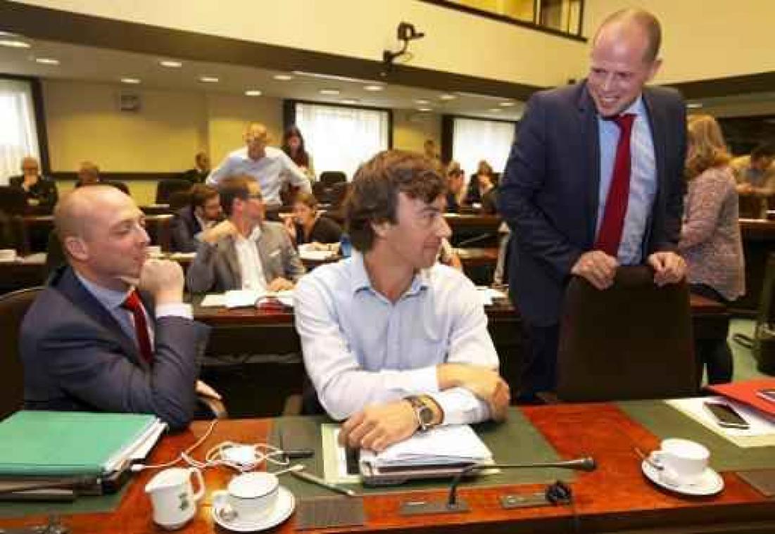 Francken behandelt kinderen als criminelen, laakt Groen