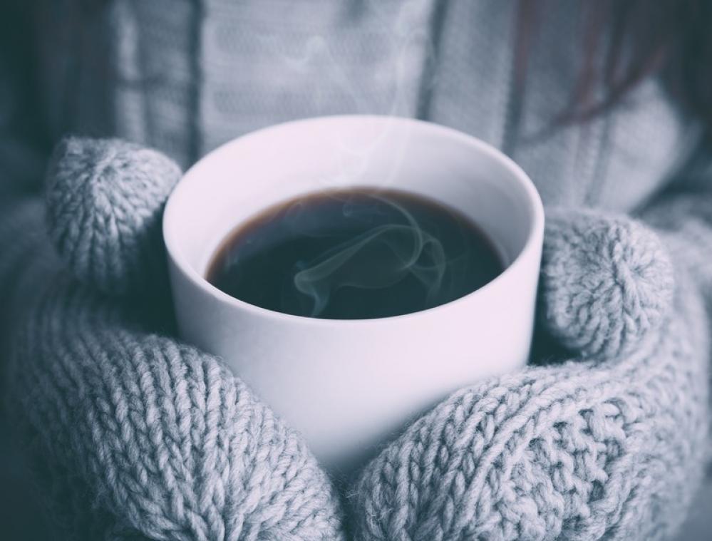 Britse krijgt boete nadat ze koffie in rioolputje giet