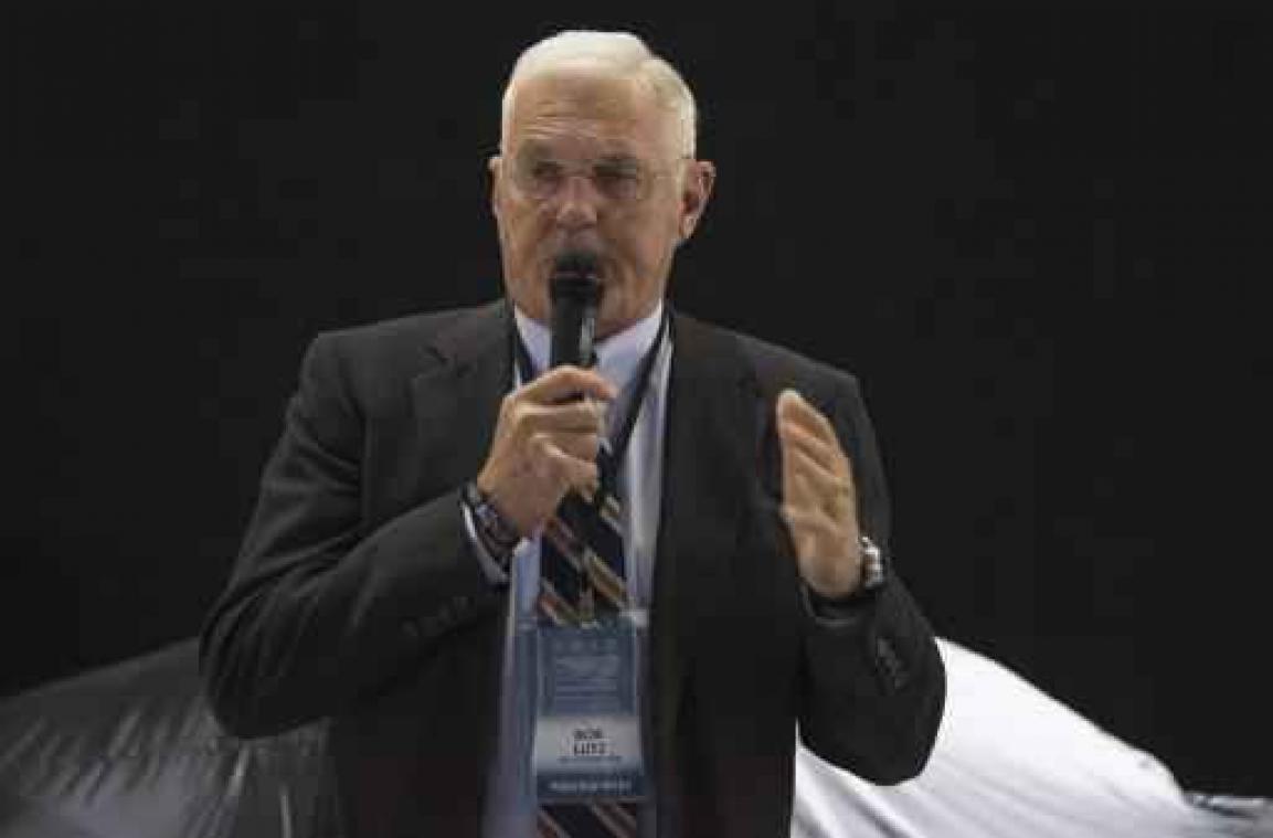 Ex-automanager Bob Lutz doet Trump-tweets af als "dom gezwets"