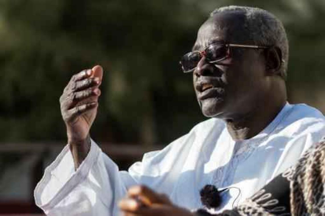 Presidentsverkiezingen Gambia - Barrow zegt ingezworen te worden op Gambiaanse ambassade in Senegal