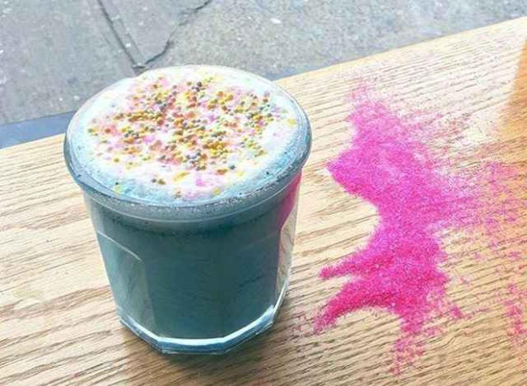 Deze 'eenhoorn-latte' ziet er magisch lekker uit